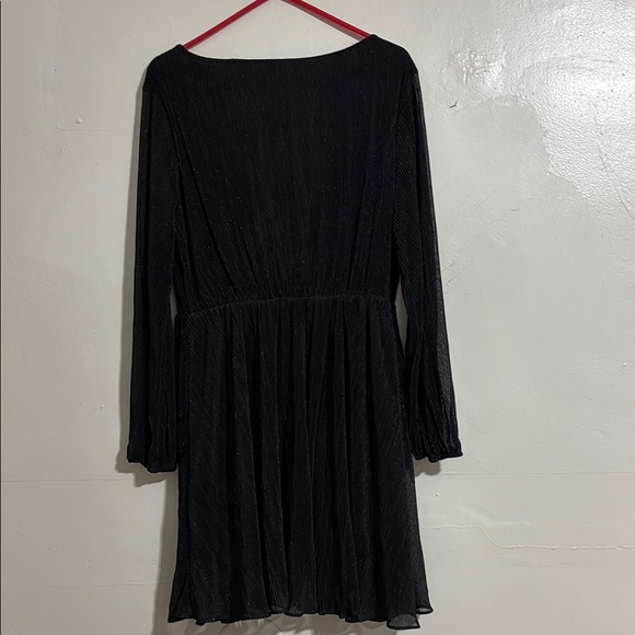 NWT Black Glitter Plissé Mini Dress V-Neck Long Sleeve Metallic Sparkle large - Picture 10 of 13